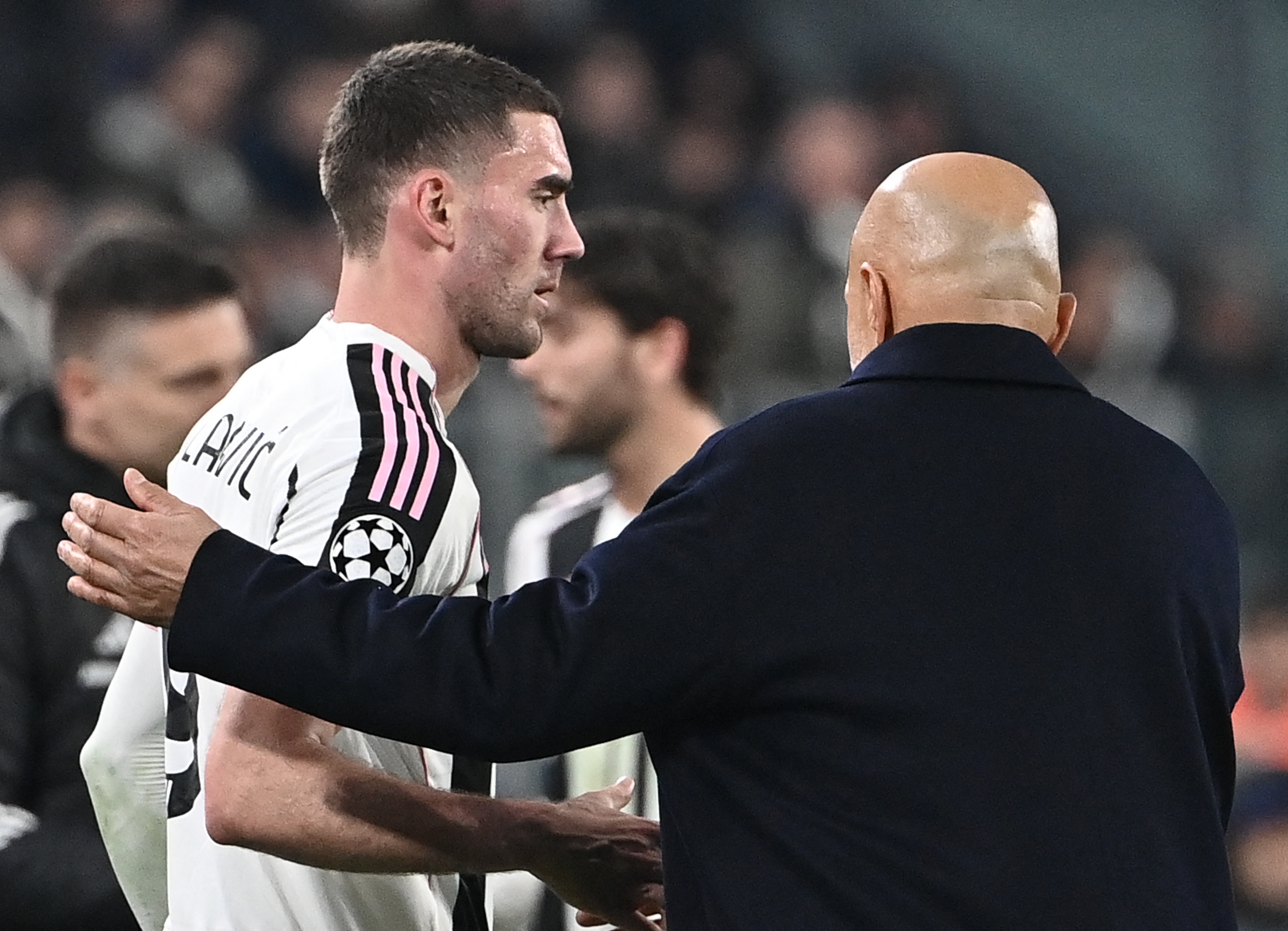 米体：尤文希望签1-2年短约与弗拉霍维奇续约，年薪600万-700万欧